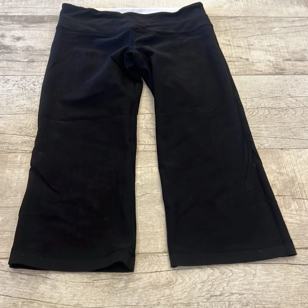 Lululemon Athletica Groove Crop Size 6 Reversible Leggings Black Grey‎ White